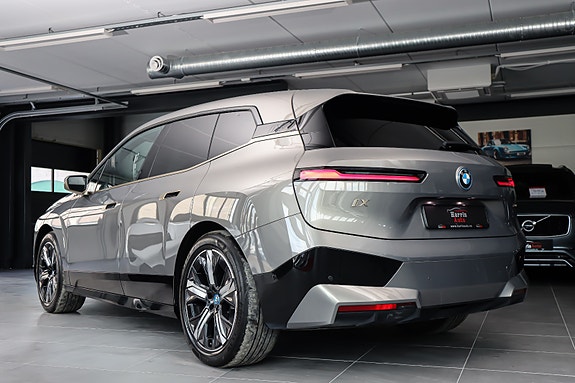 BMW iX 11 of 30