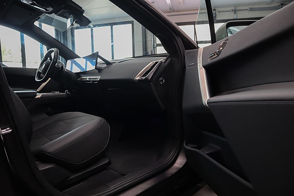 BMW iX 25 of 30