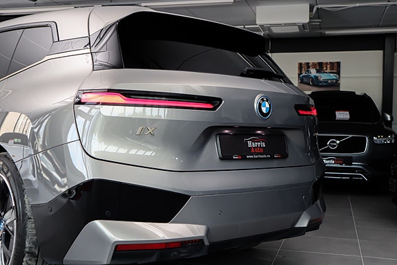 BMW iX 12 of 30