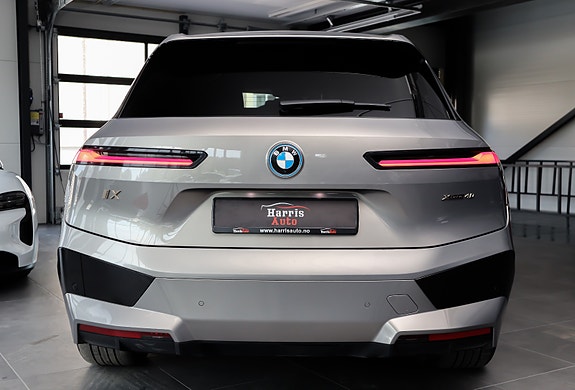 BMW iX 13 of 30