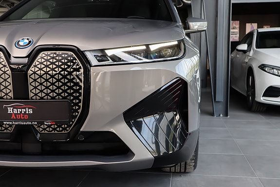 BMW iX 8 of 30