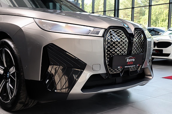 BMW iX 2 of 30