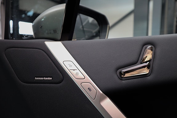 BMW iX 27 of 30