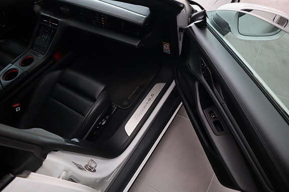Porsche Taycan 4S 25 of 30