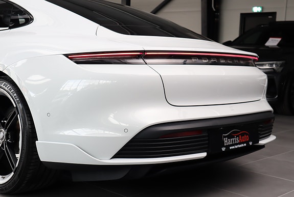 Porsche Taycan 4S 13 of 30