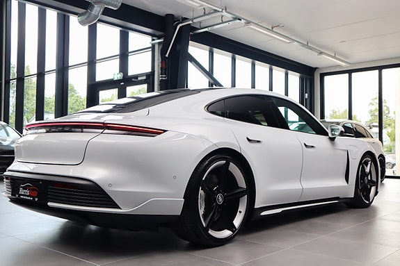 Porsche Taycan 4S 23 of 30