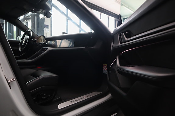 Porsche Taycan 4S 26 of 30