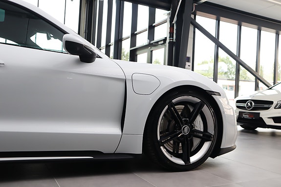 Porsche Taycan 4S 20 of 30