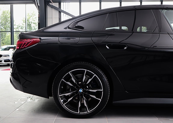 BMW i4 20 of 30