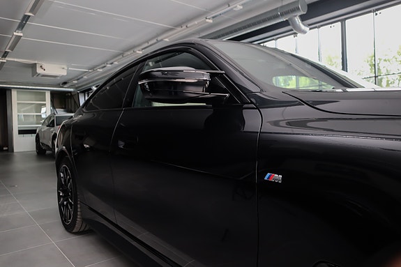 BMW i4 2 of 30