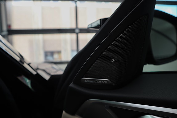 BMW i4 28 of 30