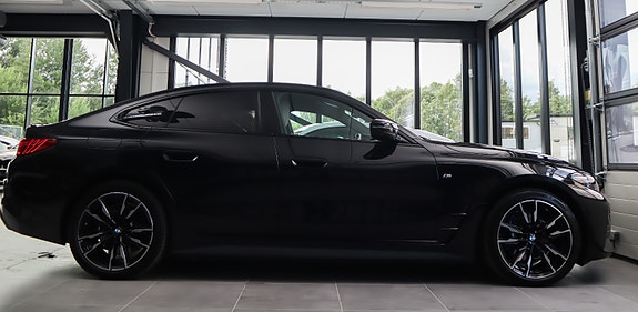 BMW i4 19 of 30
