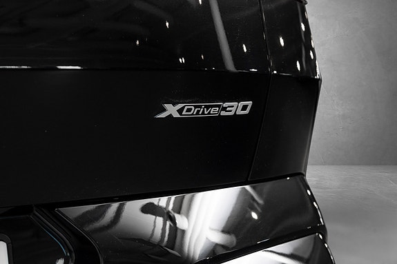 BMW iX2 10 of 30