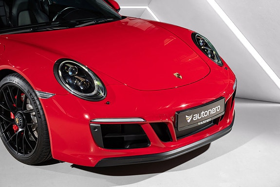 Porsche 911 Carrera 4 GTS 9 of 30