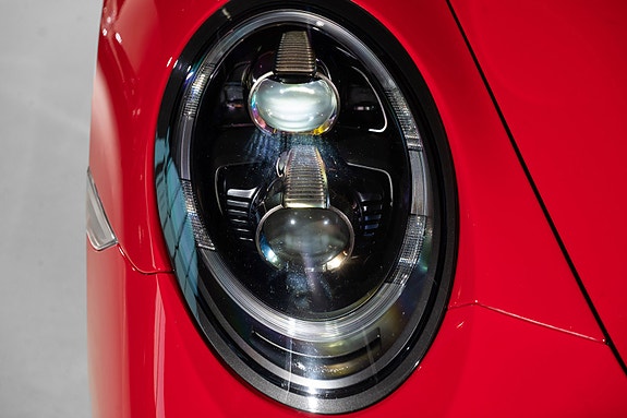 Porsche 911 Carrera 4 GTS 11 of 30
