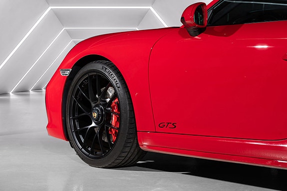 Porsche 911 Carrera 4 GTS 12 of 30