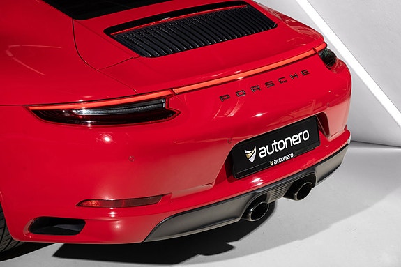 Porsche 911 Carrera 4 GTS 10 of 30