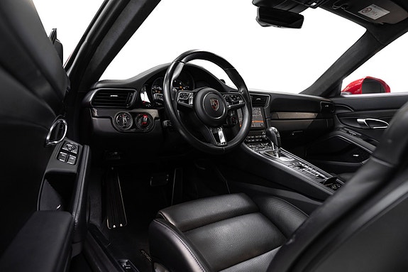 Porsche 911 Carrera 4 GTS 17 of 30