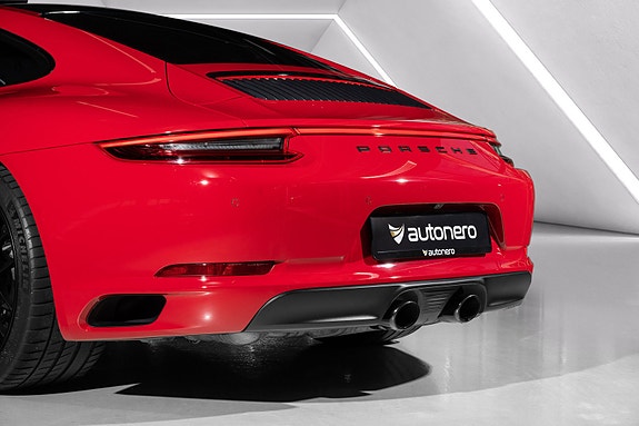 Porsche 911 Carrera 4 GTS 8 of 30