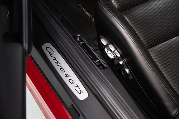 Porsche 911 Carrera 4 GTS 19 of 30