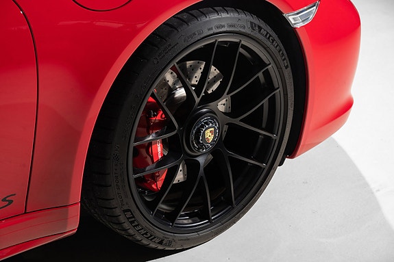 Porsche 911 Carrera 4 GTS 16 of 30