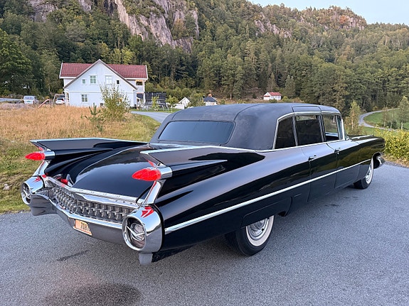 Cadillac Fleetwood 13 of 30