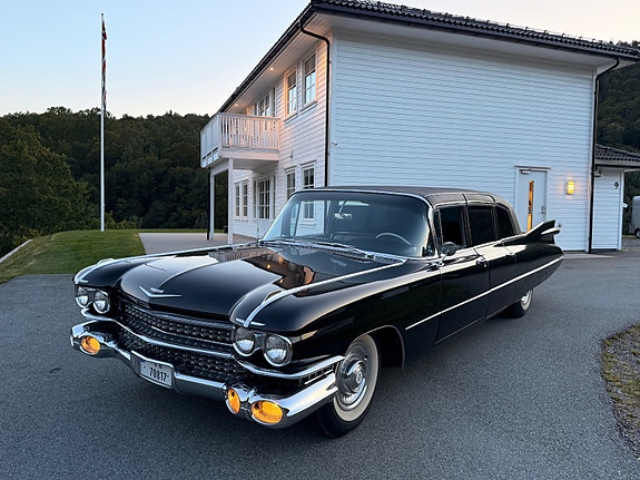 Cadillac Fleetwood 2 of 30