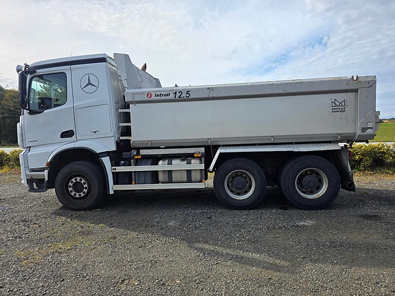 Mercedes-Benz Arocs 2658K 6x4 tippbil - Istrail påbygg 2 of 25