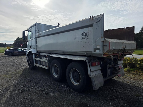Mercedes-Benz Arocs 2658K 6x4 tippbil - Istrail påbygg 3 of 25