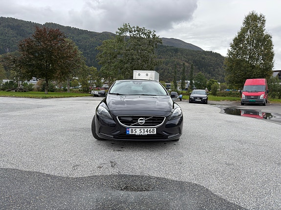 Volvo V40 8 of 30