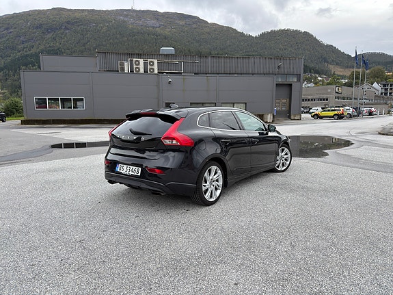 Volvo V40 5 of 30