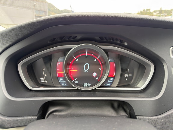 Volvo V40 12 of 30