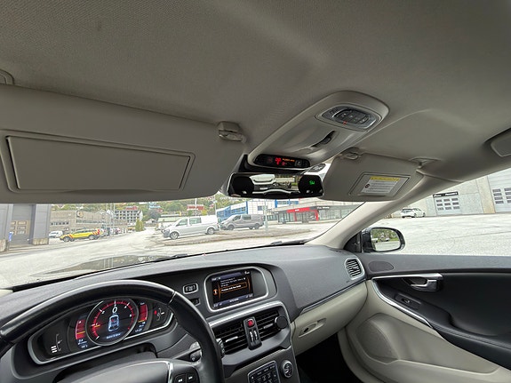 Volvo V40 17 of 30