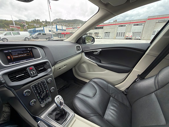 Volvo V40 18 of 30