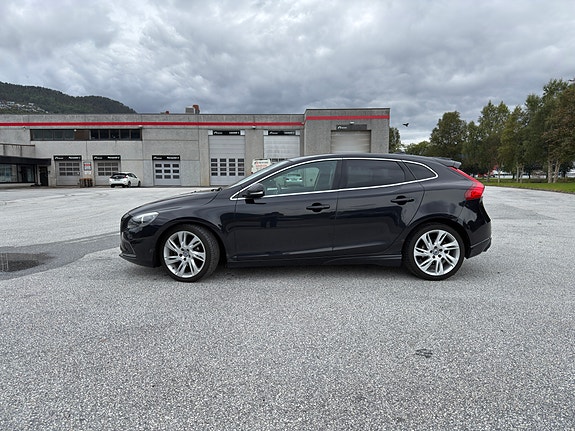 Volvo V40 2 of 30