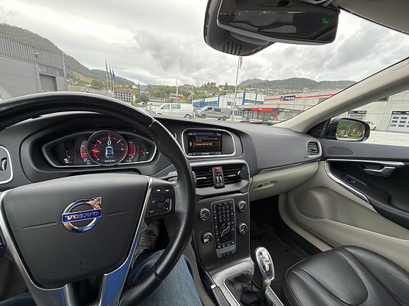 Volvo V40 16 of 30