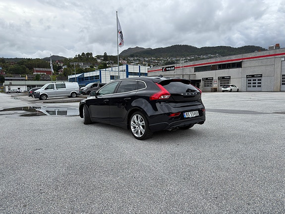 Volvo V40 3 of 30
