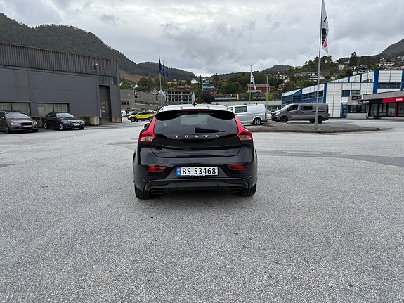 Volvo V40 4 of 30