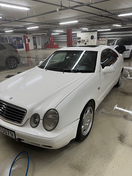 Mercedes-Benz CLK230 2 of 6