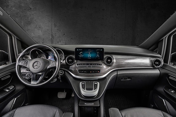 Mercedes-Benz EQV300 17 of 30