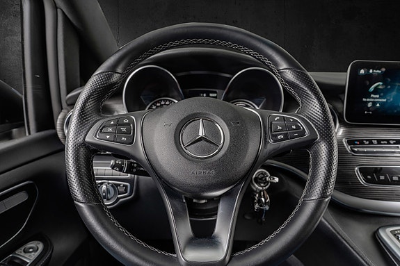 Mercedes-Benz EQV300 28 of 30