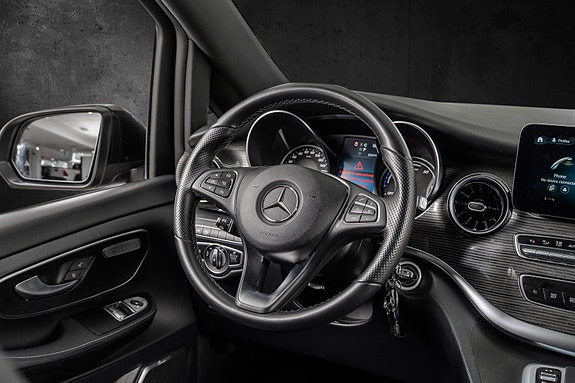 Mercedes-Benz EQV300 18 of 30