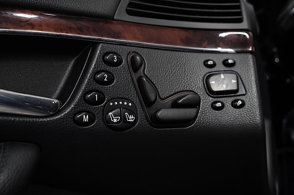 Mercedes-Benz S320 13 of 27