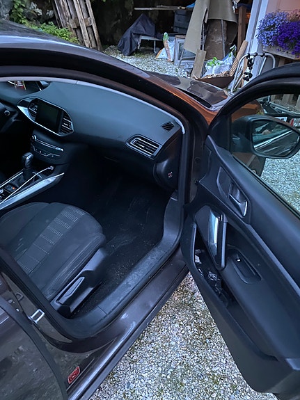 Peugeot 308 9 of 22