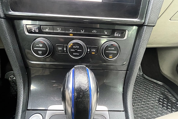 Volkswagen e-Golf VII 24 of 30