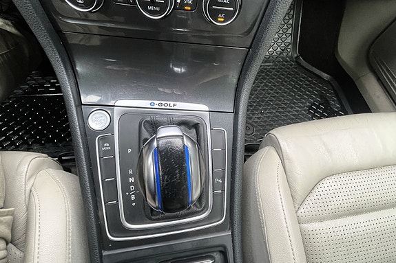Volkswagen e-Golf VII 25 of 30