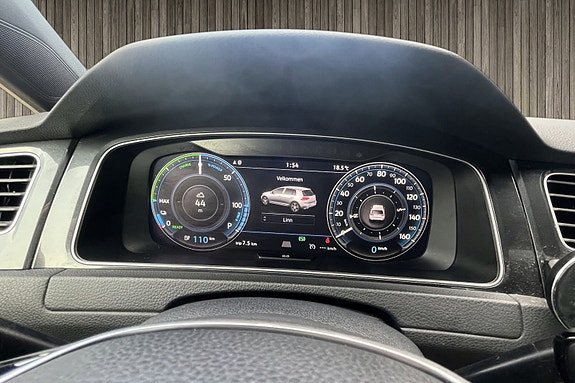 Volkswagen e-Golf VII 22 of 30