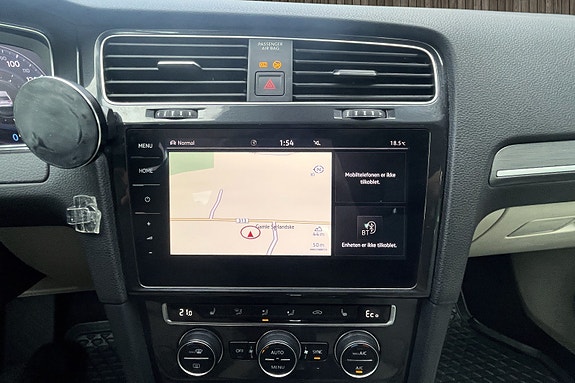 Volkswagen e-Golf VII 23 of 30