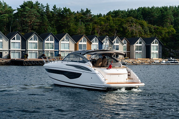 Princess V40 - DPS system - Generator - Truster akter og baug - hev/senk plattfo 17 of 30