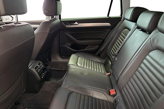 Volkswagen Passat Alltrack 17 of 22